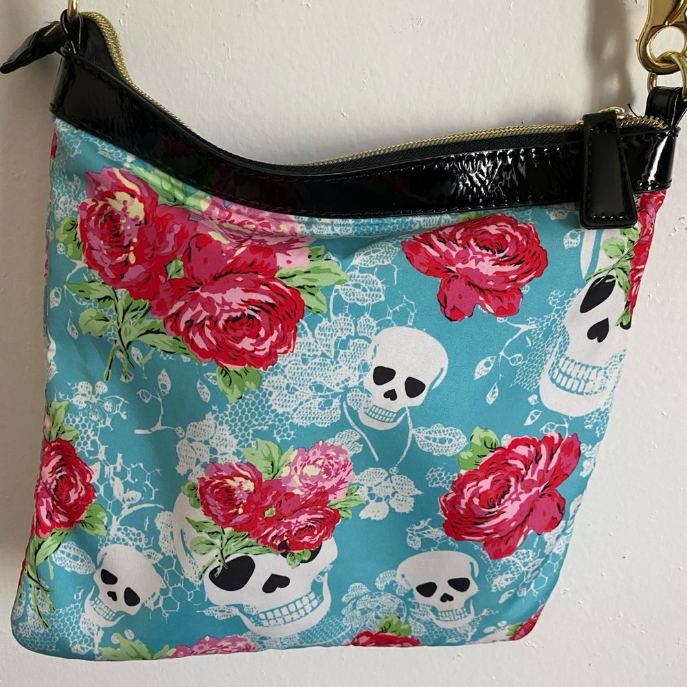 Betsey Johnson cross body purse. Gold zippers